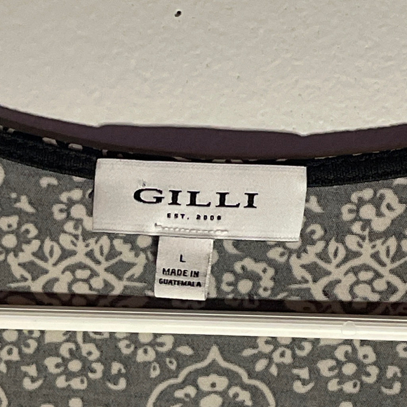 Gilli Black and White Floral Blouse Women's Size Large - Picture 2 of 3